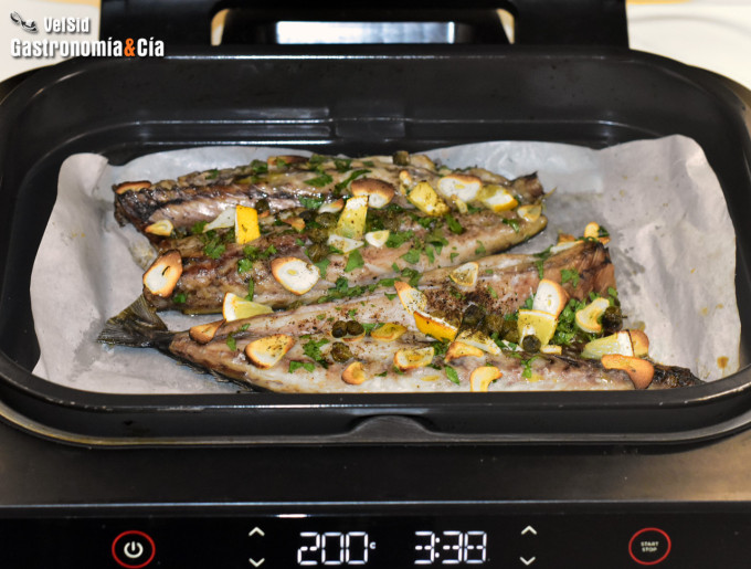 Caballa con ajo, alcaparras y limón