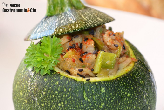 Calabacín relleno de raya teriyaki