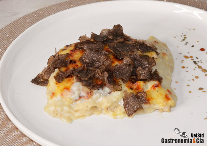 Canelones con bechamel y trufa negra