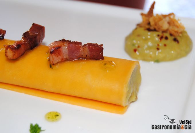 Canelones de guacamole y cheddar