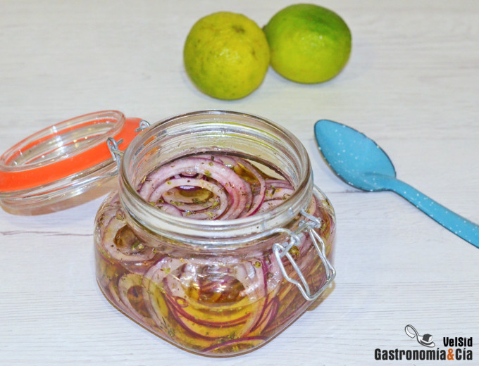 Cebolla marinada con lima y aove