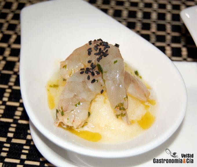 Ceviche de langostinos sobre sorbete de piña