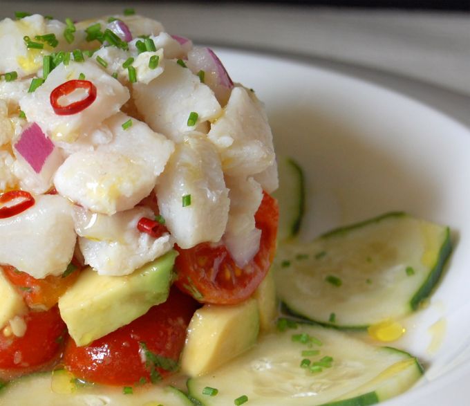 Ceviche de merluza con aguacate