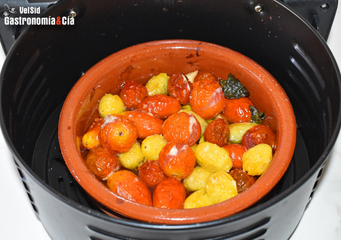 Tomates cherry confitados en freidora de aire
