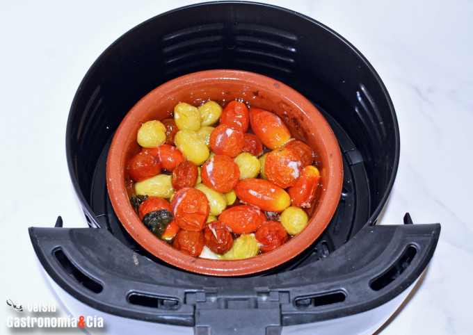 Tomates cherry confitados en freidora de aire