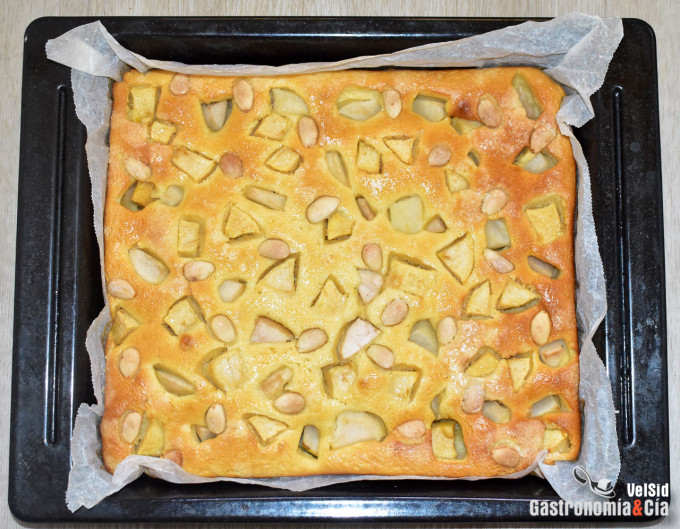 Coca boba de manzana y almendra