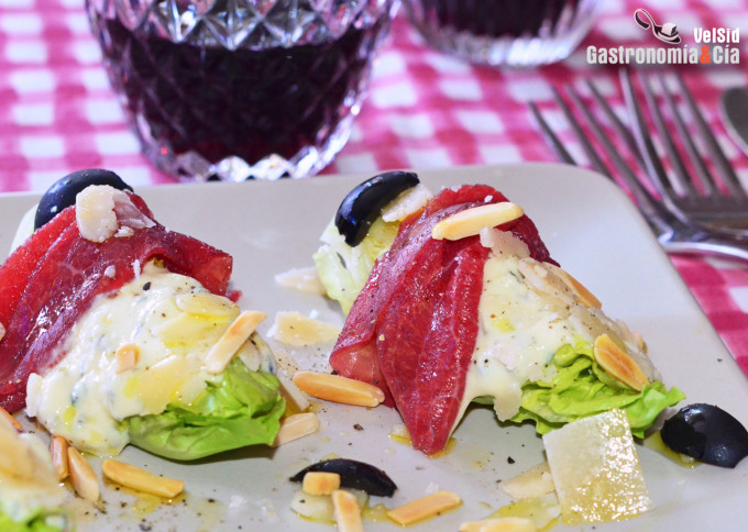 Cogollos de lechuga con carpaccio y mayonesa provenzal