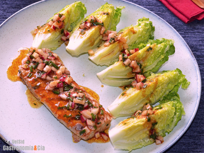 cogollos con caballa al grill y vinagreta de kimuchi y 