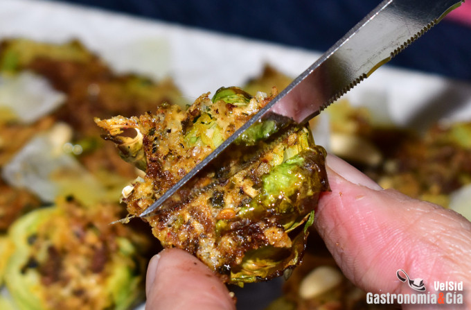 Coles de Bruselas crujientes con parmesano