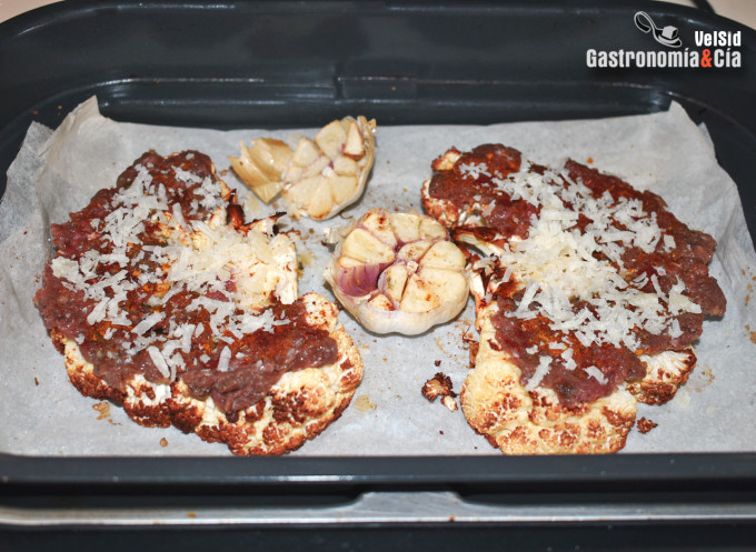 Coliflor asada con ternera 'smash'