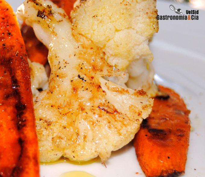 Coliflor con zanahorias y chat masala