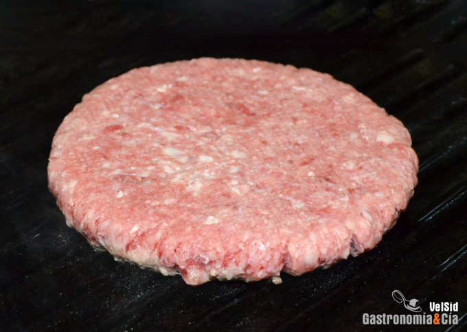 Hamburguesa de wagyu con patatas a la parrilla
