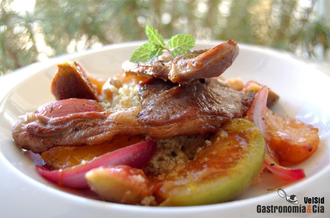 Cordero con cuscús al comino y frutas con miel