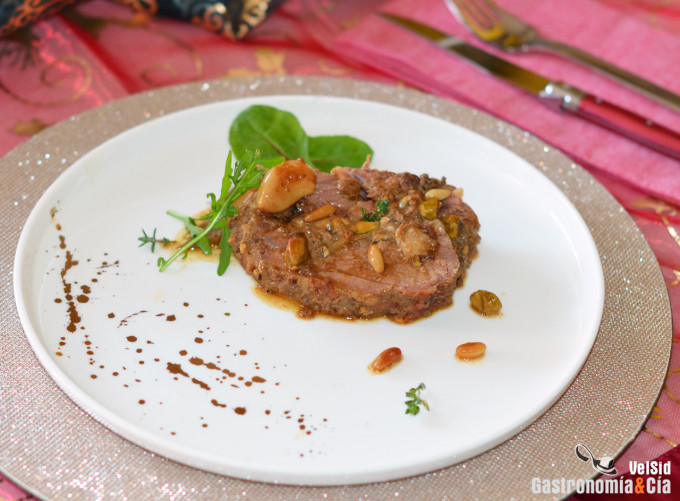 Cordero relleno de champiñones y frutos secos