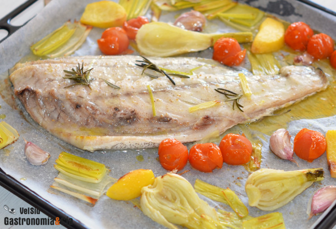 Corvina con cherry y vinagreta de berenjena