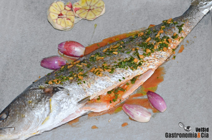 Corvina al horno con jengibre y crema de ajos confitado