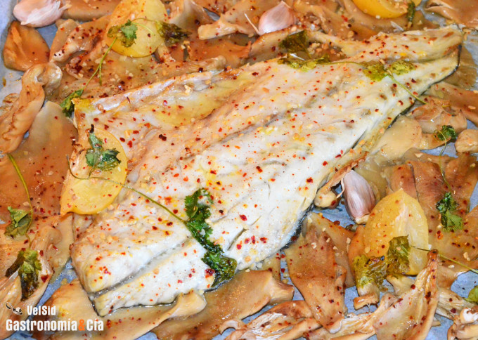 Corvina al horno con setas de ostra y limón encurtido