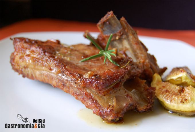 Costillas de cerdo al horno con puré de patata a la vai
