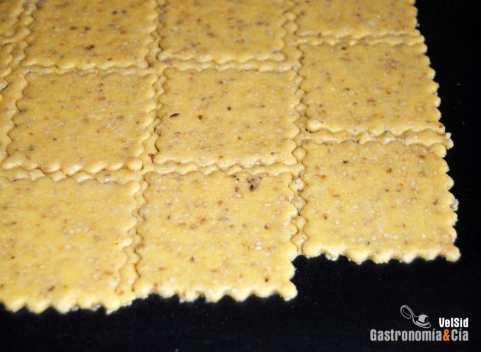 Crackers de parmesano con harina de garbanzo