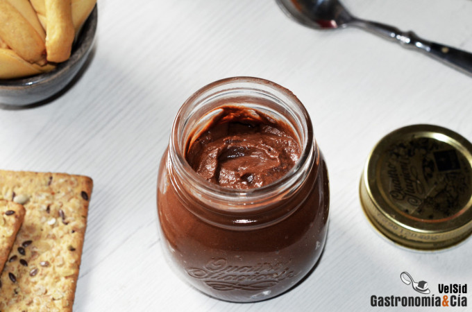Crema de chocolate para untar saludable, con boniato, a