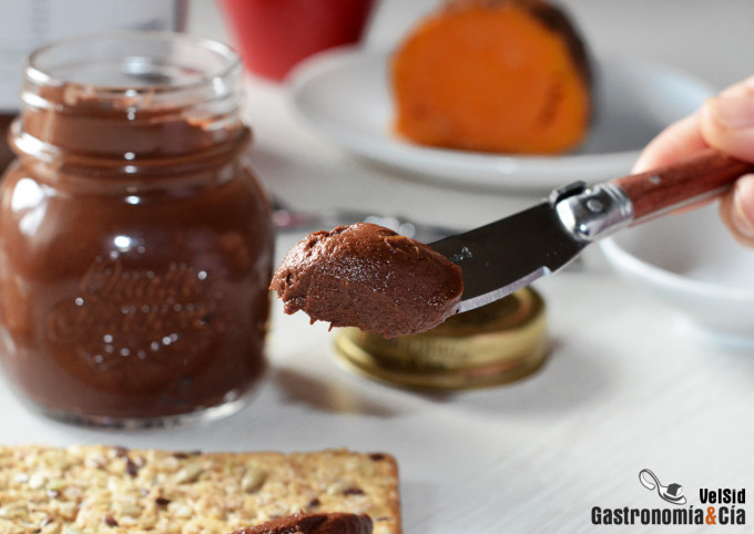 Crema de chocolate para untar saludable, con boniato, a
