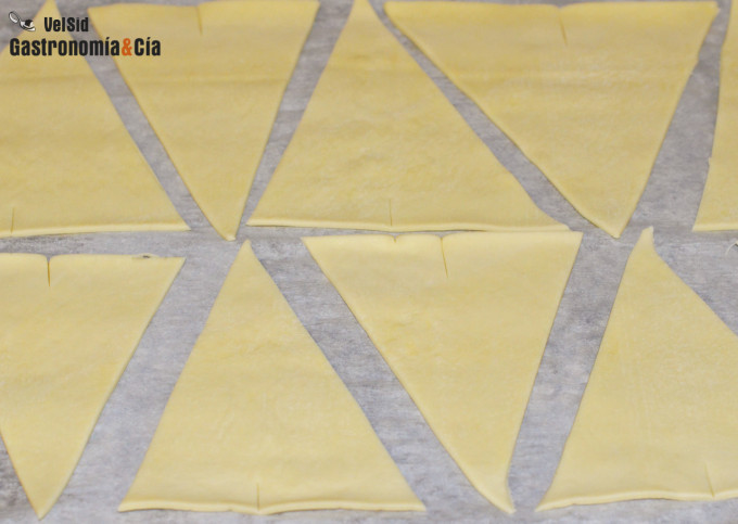 Croissants de chocolate con dos ingredientes