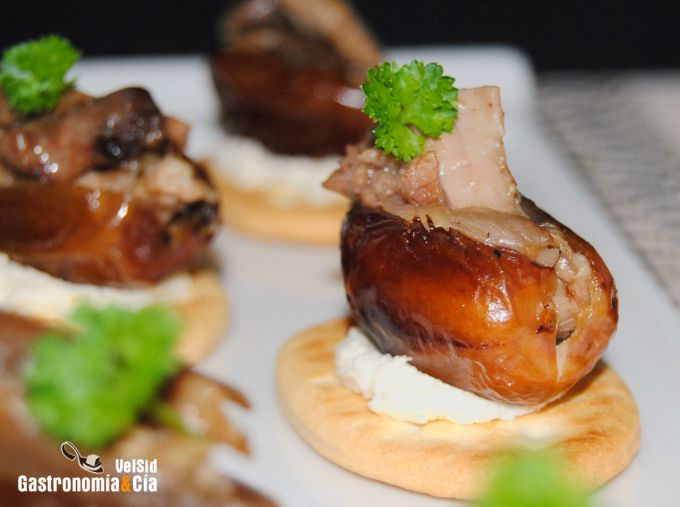 Dátiles rellenos de cordero lechal