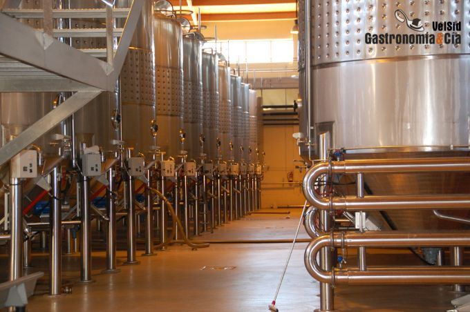 Detalle pasillos depósitos de acero