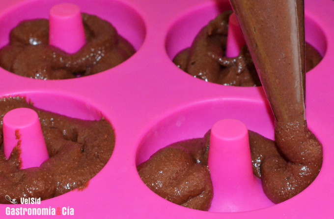 Donuts de remolacha y chocolate, veganos, saludables y 