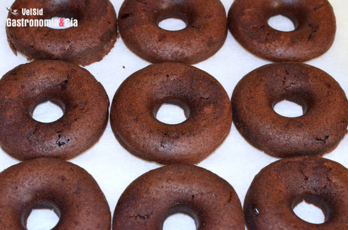 Donuts de remolacha y chocolate, veganos, saludables y 