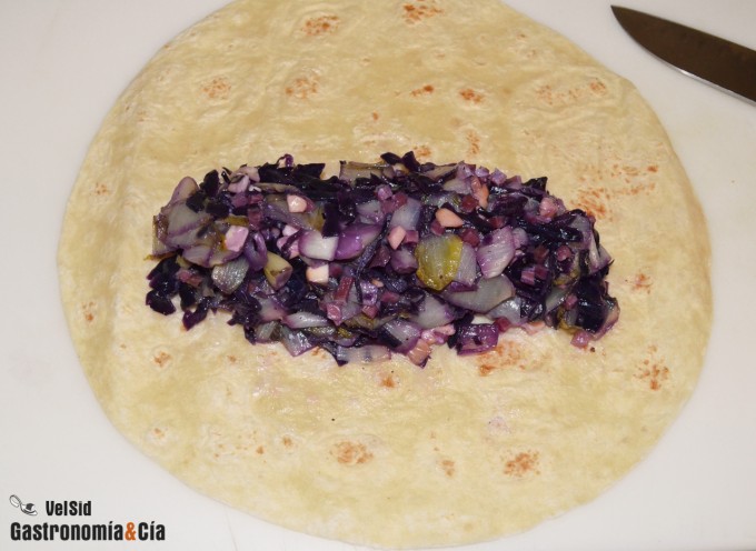 Dürüm de endibias, jamón y scamorza ahumada