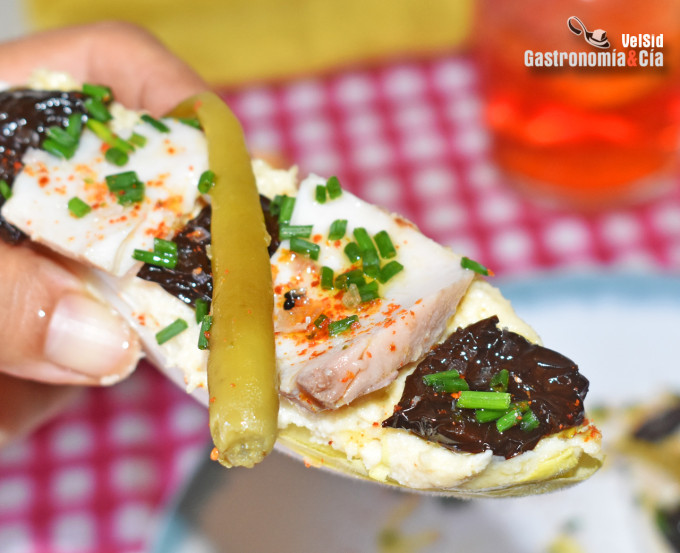 Endibias con paté de ajoblanco y bonito