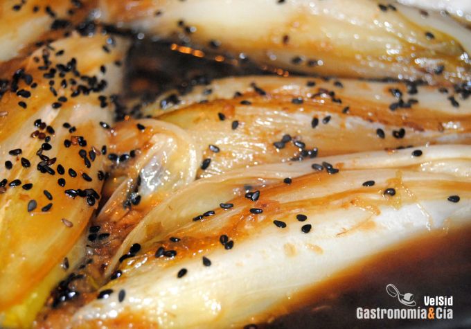 Endibias con salsa de ostras