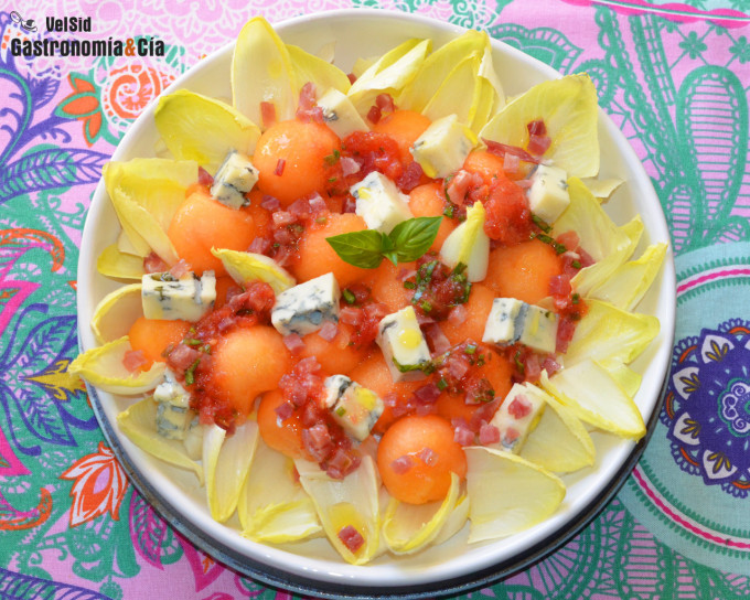 Ensalada de endibias, melón y gorgonzola