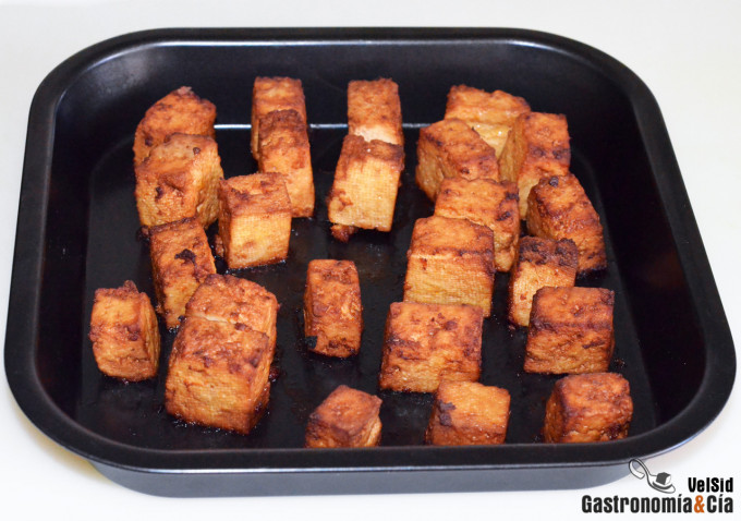 Ensalada de tofu marinado con salsa de soja