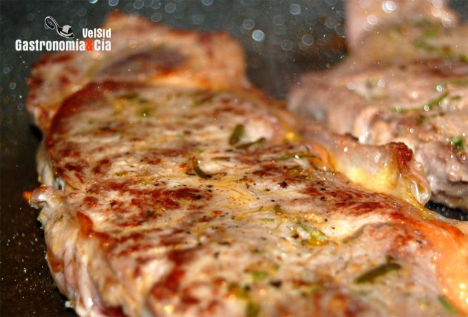 Entrecot al romero con níscalos