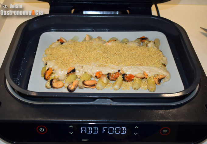 Espárragos, mejillones, almendras y salsa Thermidor