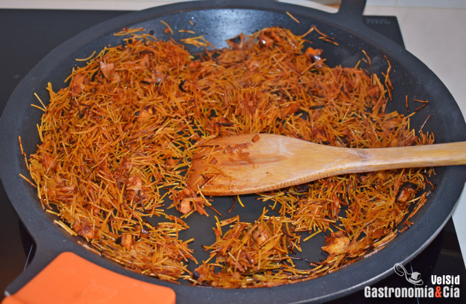 Fideuà de pulpo fácil y deliciosa