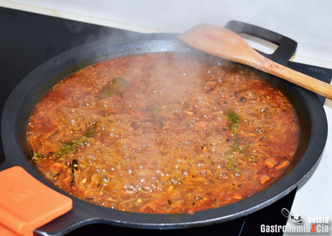 Fideuà de pulpo fácil y deliciosa