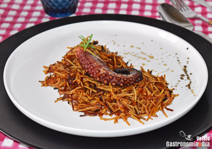 Fideuà de pulpo fácil y deliciosa