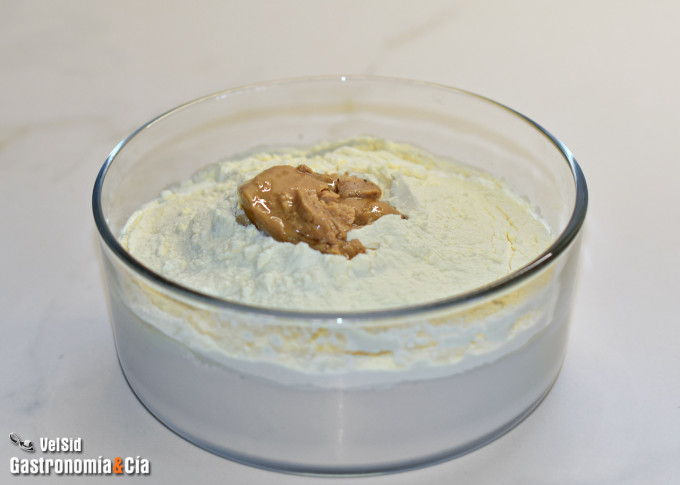 Flan de claras y avellanas