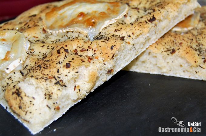 Focaccia con queso de cabra