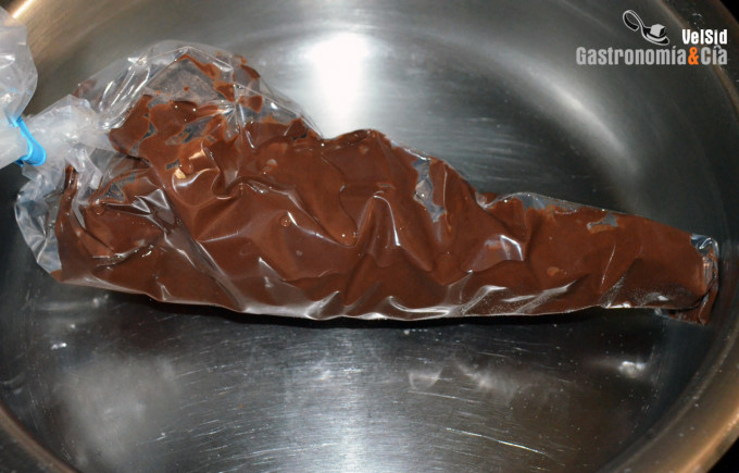 Fundir chocolate en la manga pastelera