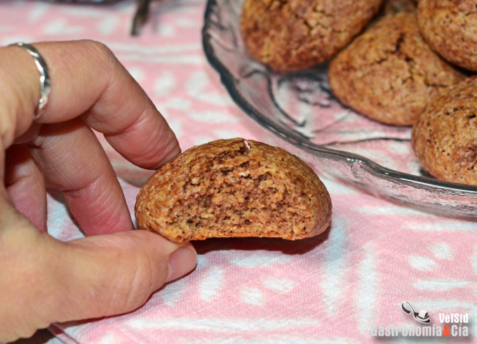 Galletas de cacao y cacahuete con especias cálidas