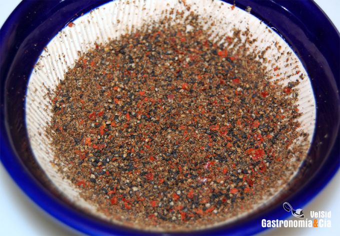 Gomasio negro con guindilla