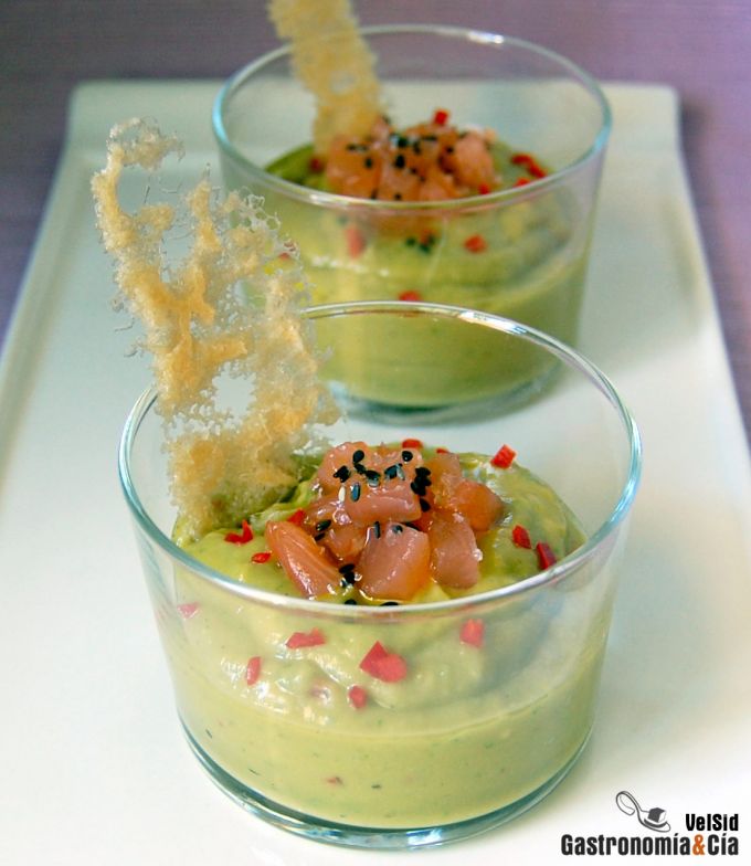  Guacamole con salmón marinado