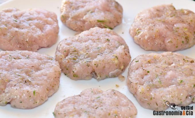 Hamburguesas de pavo con hierbas provenzales y tomatito