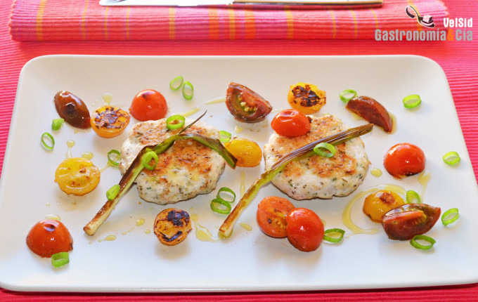 Hamburguesas de pavo con hierbas provenzales y tomatito