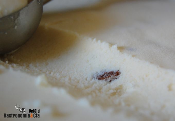 Helado de pasas al ron