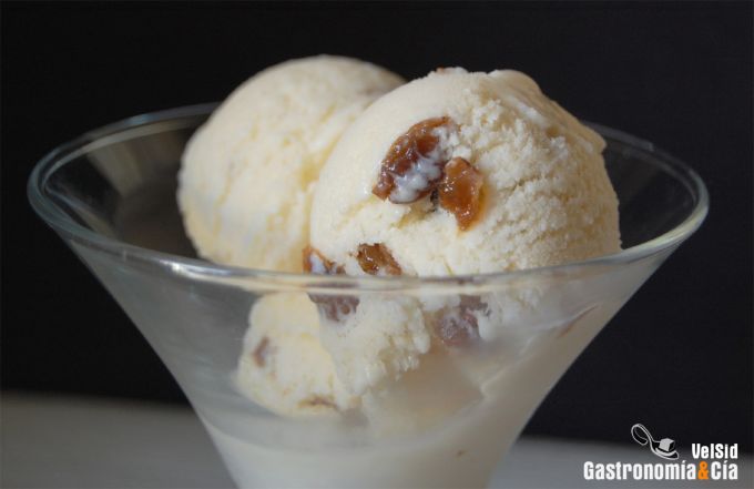 Helado de pasas al ron